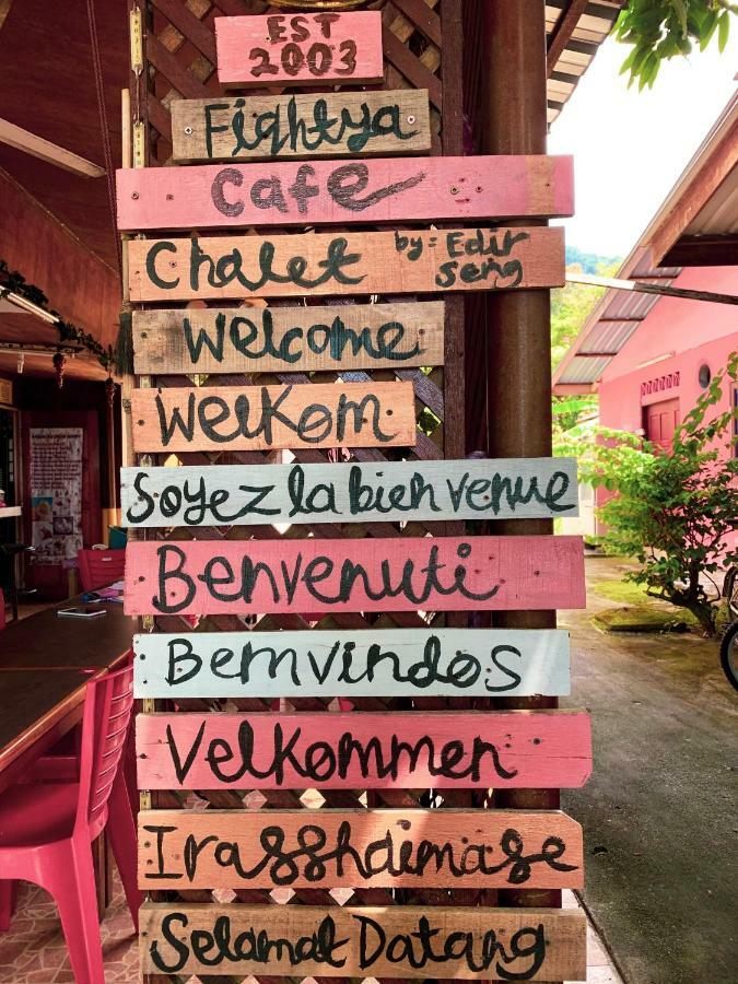 Fiqthya Chalet & Cafe Kampong Ayer Batang Екстериор снимка